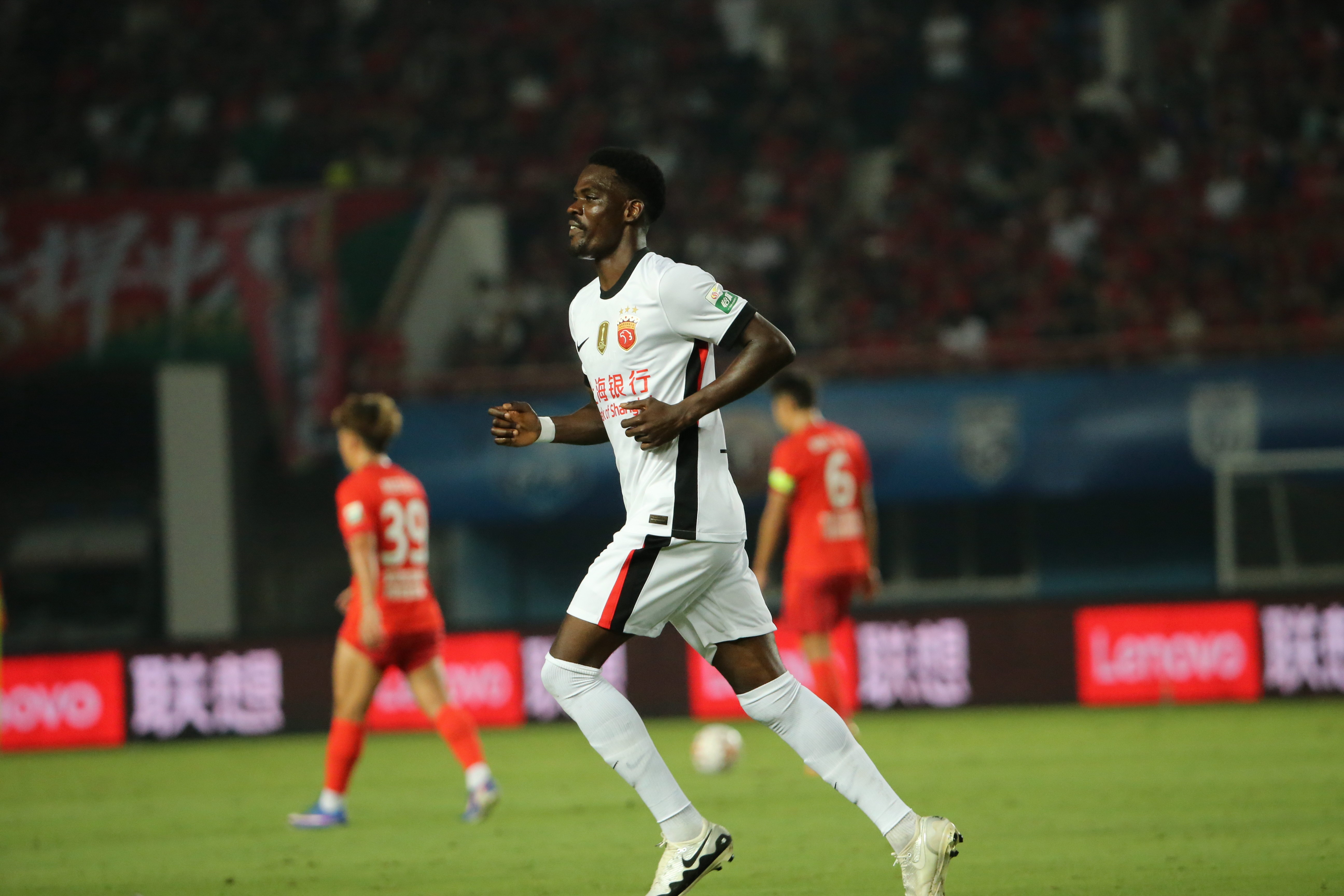 克劳德复出首秀即破门,海港客场2-1力克河南