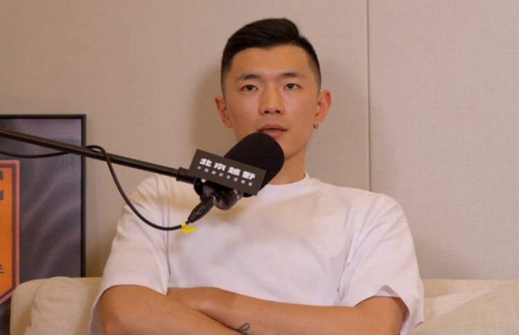 陈林坚回忆童年:种地偷瓜常挨揍 父亲开货车母亲做裁缝 陈林坚回忆童年:种地偷瓜常挨揍 父亲开货车母亲做裁缝