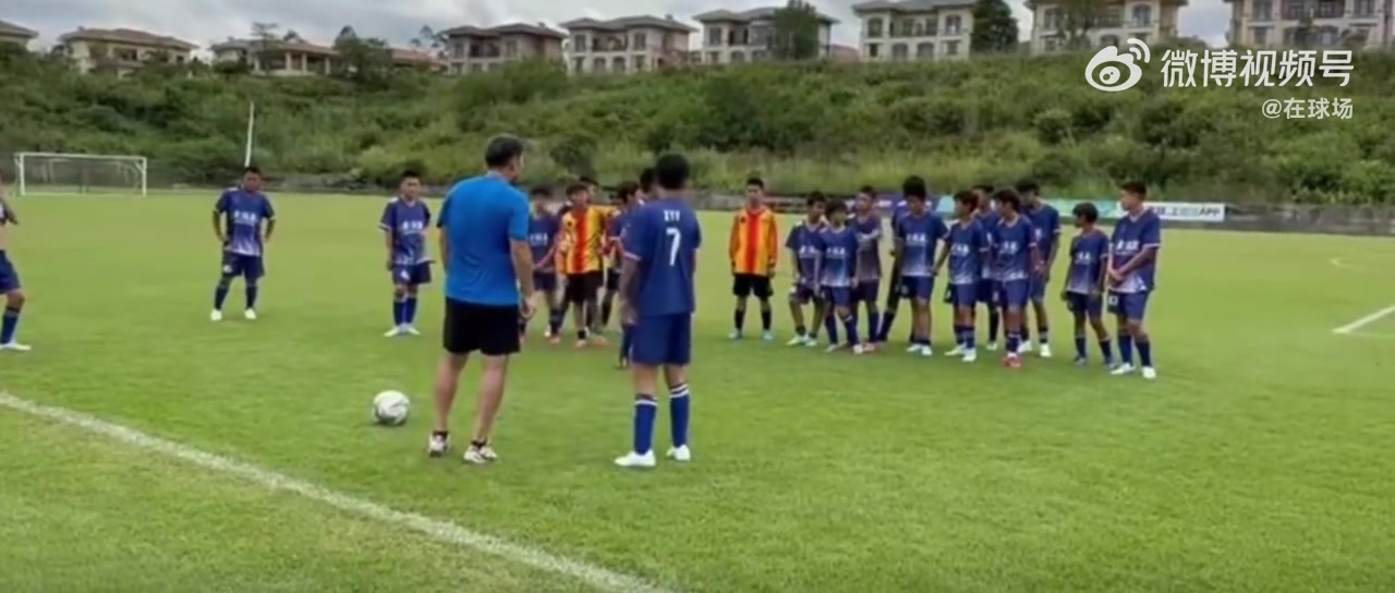 终身禁足者掌掴小球员：韩乔生炮轰监管闭环缺失
